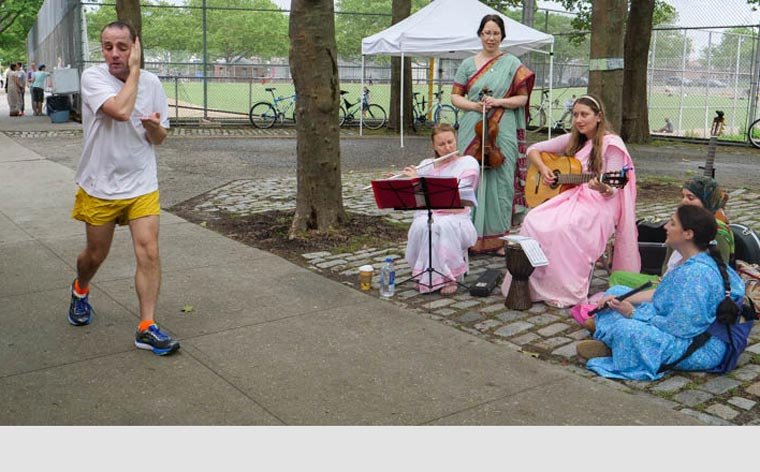 Singers on the course